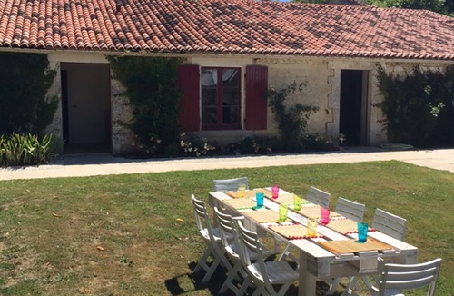 Vouhe House | Completely private property, heated swimming pool - great comfort /Exceptional