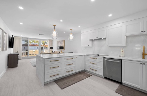 Whitney Beach House | Completely Refurbished - Gorgeous Beachside Condo/Townhome on Longboat Key Beach