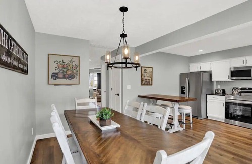 Bloomington Condo | Completely Remodeled 3-bedroom condo in superb Bloomington! Enjoy your stay