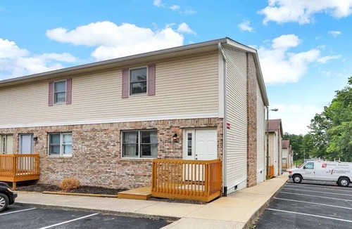 Bloomington Condo | Completely Remodeled 3-bedroom condo in superb Bloomington! Enjoy your stay