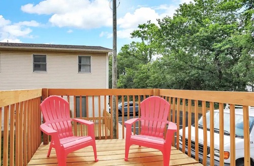 Bloomington Condo | Completely Remodeled 3-bedroom condo in superb Bloomington! Enjoy your stay