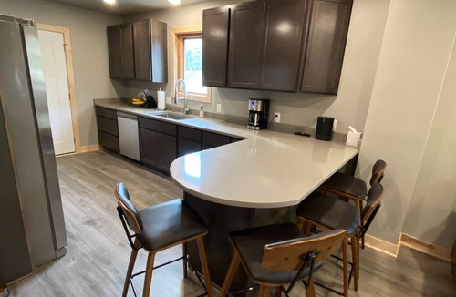 Madison Apartment | Completely Remodeled 2 Bedroom in Atwood Area