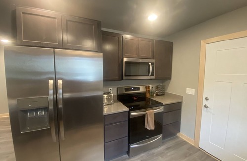 Madison Apartment | Completely Remodeled 2 Bedroom in Atwood Area