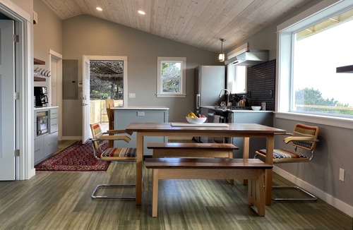 Florence House | Completely remodeled, overlooking Heceta Beach, see and hear the surf.