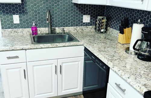 Smithville Apartment | Completely remodeled efficiency unit one block from the Smithville square