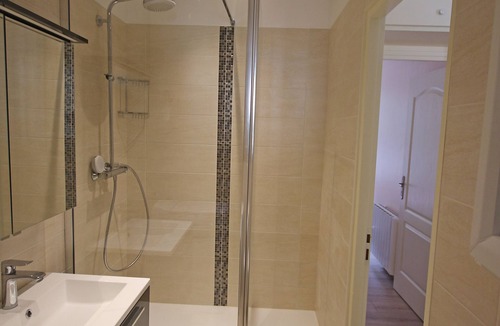 Vernier Apartment | Completely renovated 2-room Libération apartment