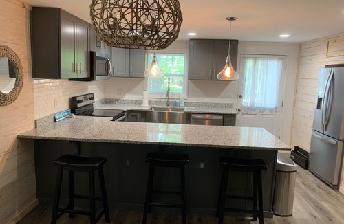 Dadeville House | Completely renovated lakefront cabin - brand new back deck!
