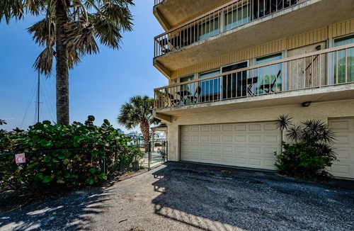 Clearwater Beach House | Completely Updated, 4 BD 2.5 baths, Waterfront Townhouse- Pet Friendly
