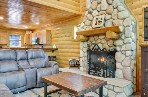 Boyne City Cabin | Completely updated Boyne Mountain Cabin Ski-in/out