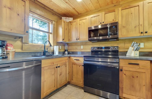 Boyne City Cabin | Completely updated Boyne Mountain Cabin Ski-in/out