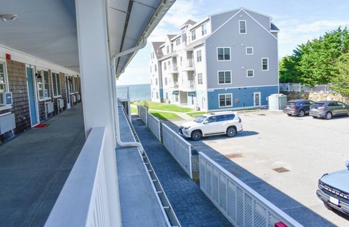 Dennis Port Condo | Completely updated 1 bedroom condo unit-steps to a shared private beach!
