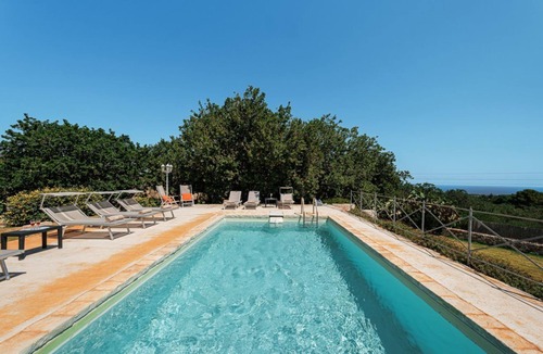 Monopoli Villa | Complex of trulli with private pool overlooking the sea