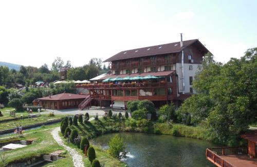 Arpasu de Sus Resort | Complex Pastravaria Albota