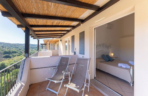 Baja Sardinia Apartment | Complex with pool and sea view