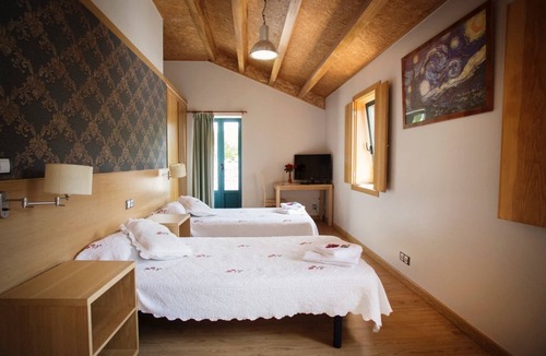 Triacastela Hostel | Complexo Xacobeo SL