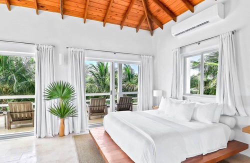 Gregory Town Villa | Complimentary Concierge + Private Beaches + Gaulding Cay + Chef Services + Pool