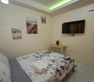 Compostela House | Compostela Guest Room #1 Terrace, Rooftop, Netflix, WiFi