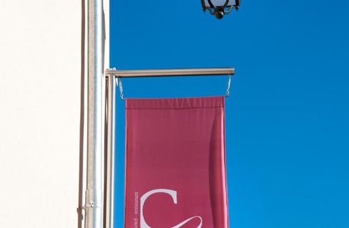Frontonas Hotel | Comptoir et Dépendances