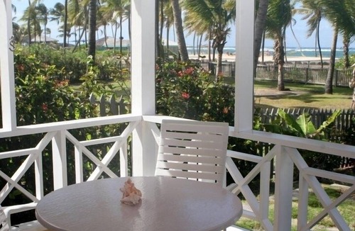 Newcastle Cottage | CONCH SHELL COTTAGE at white sand beach.