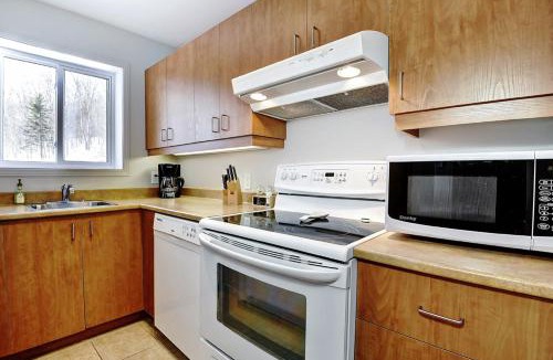 Stoneham Apartment | Condo 204 33 Chemin du Hameau by Les Chalets Alpins