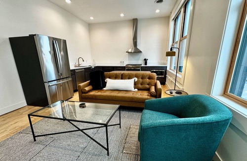 Marion Condo | Condo B - Gallery Suite - Downtown Marion