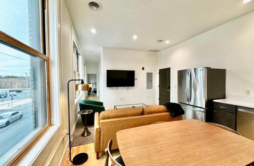 Van Buren House | Condo B - Gallery Suite - Downtown Marion