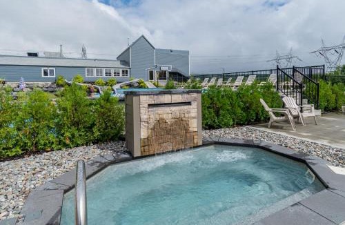 Beaupre Apartment | Condo climatisé près du Mont Sainte-Anne avec parc aquatique, piscine, spa, gym, arcades et billard !