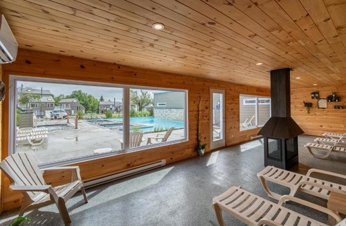 Beaupre Apartment | Condo climatisé près du Mont Sainte-Anne avec parc aquatique, piscine, spa, gym, arcades et billard !