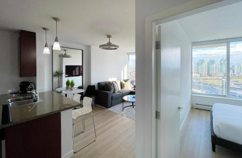 Crosstown Apartment | Condo Downtown Vancouver - Near Rogers Arena & BC Place w Parking