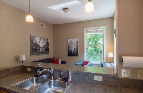 Mount Adams Condo | ★Condo for 4★Parking★Washer+Dryer★Nr Eden Park★