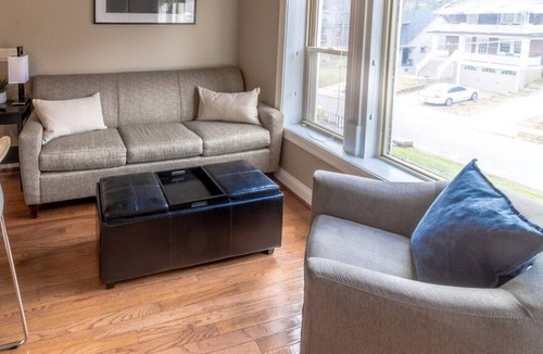 Mount Adams Condo | ★Condo for 4★Parking★Washer+Dryer★Nr Eden Park★