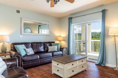 Pigeon Forge House | Condo for 6, Pool, Gym, Patio, 1 Block to Parkway , Seasonal Outdoor Pool with Lazy River, Near Dollywood & Smoky Mountains, 24H Hospitality, Cozy Living Space