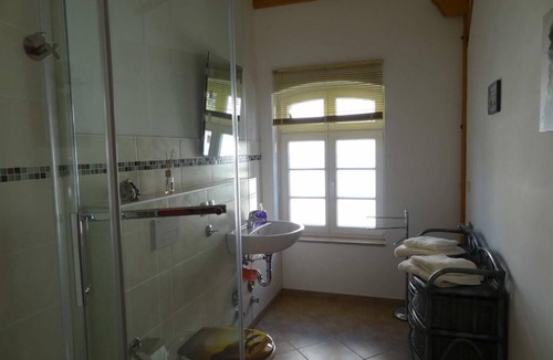Mehrow Condo | Condo-Private Bathroom-2 Schlafzimmer