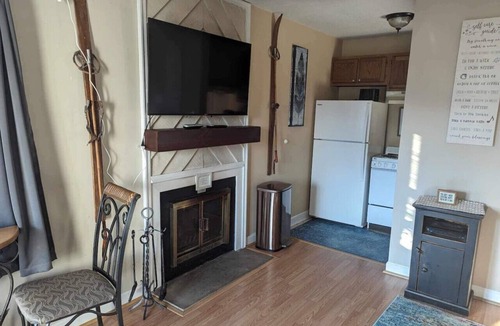 Banner Elk Condo | Condo skiing indoor pool hot tub sauna fitness WiFi on Beech Mountain