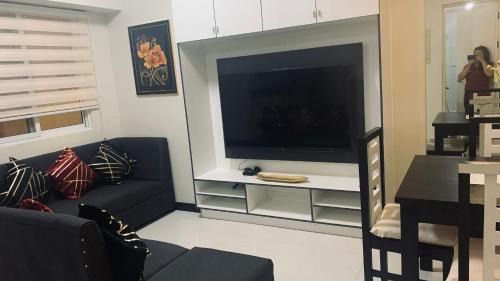 Highway Hills Apartment | Condo unit for rent 2BR with Balcony Fully furnished