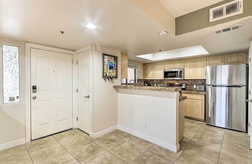 Camelback East Condo | Condo w/Community Pool/Hot Tub < 6 Mi to Old Town