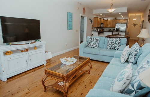Steinhatchee Condo | Condo with boat slip and Swimming pool - Sleeps 6
