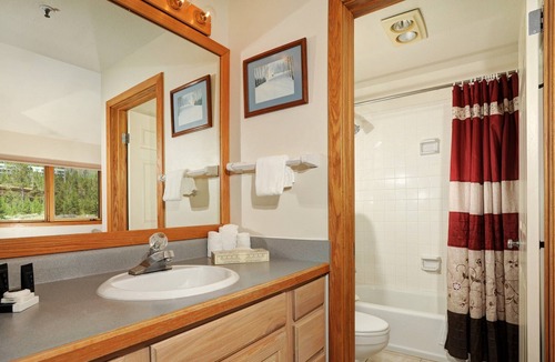 Lakeside Village Condo | Condo with Fireplace and Balcony Near the Lake