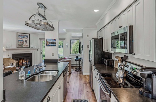 West Hartford Condo | Condo with Fireplace, Lakeland Village, Pet-Friendly