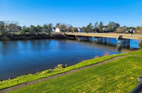 Seaside House | Condo with riverfront view - close to beaches & town - walk everywhere