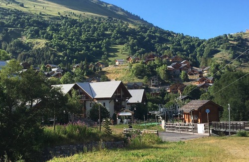 Valloire Apartment | Condominium apartment at the foot of the slopes and 800m from Valloire village