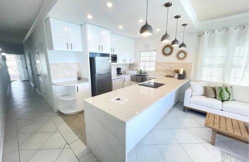 Saint Lawrence Apartment | Condominium apartment in front of Beach