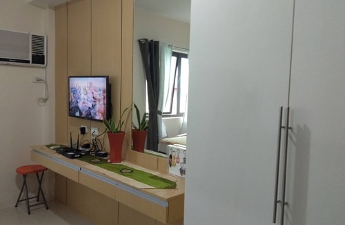 North Reclamation Area Apartment | Condominium With Pool And City View