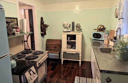 Westlake Cabin | Conductor’s Quarters - Historic Lakefront 1-Bdrm with Kayaking near Florence