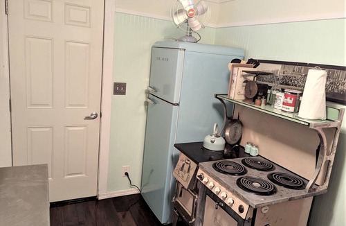 Westlake Cabin | Conductor’s Quarters - Historic Lakefront 1-Bdrm with Kayaking near Florence