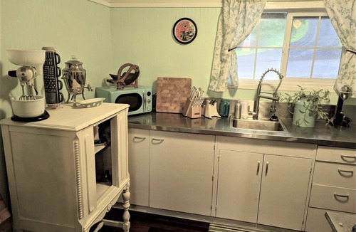 Westlake Cabin | Conductor’s Quarters - Historic Lakefront 1-Bdrm with Kayaking near Florence