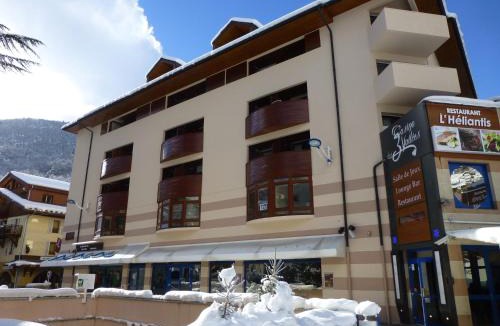 Brides-les-Bains Apartment | Confort 2 Pièces au Centre avec Wi-Fi et Parking - FR-1-512-204