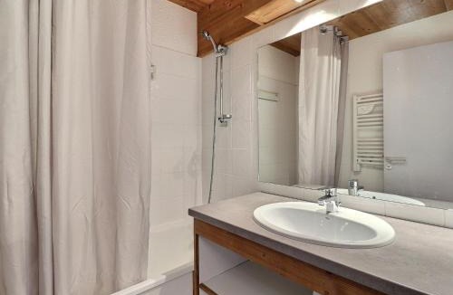 La Perriere Apartment | Confortable 2 pièces cabine, skis aux pieds, proche commerces - FR-1-182A-10