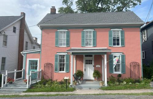 Berkeley Springs House | Congress House - Walk everywhere from this elegant comfortable home