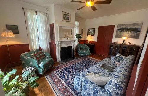 Berkeley Springs House | Congress House - Walk everywhere from this elegant comfortable home